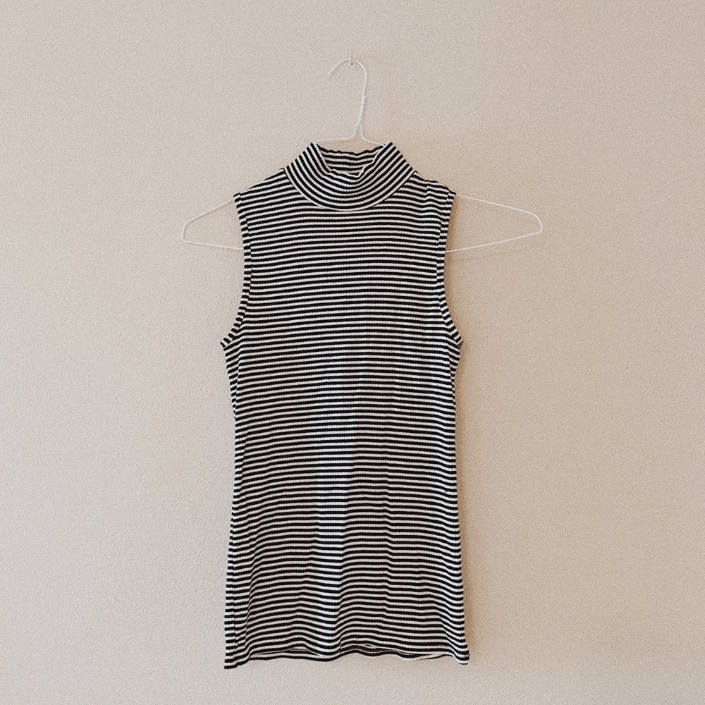 Athleta Sleeveless Turtleneck